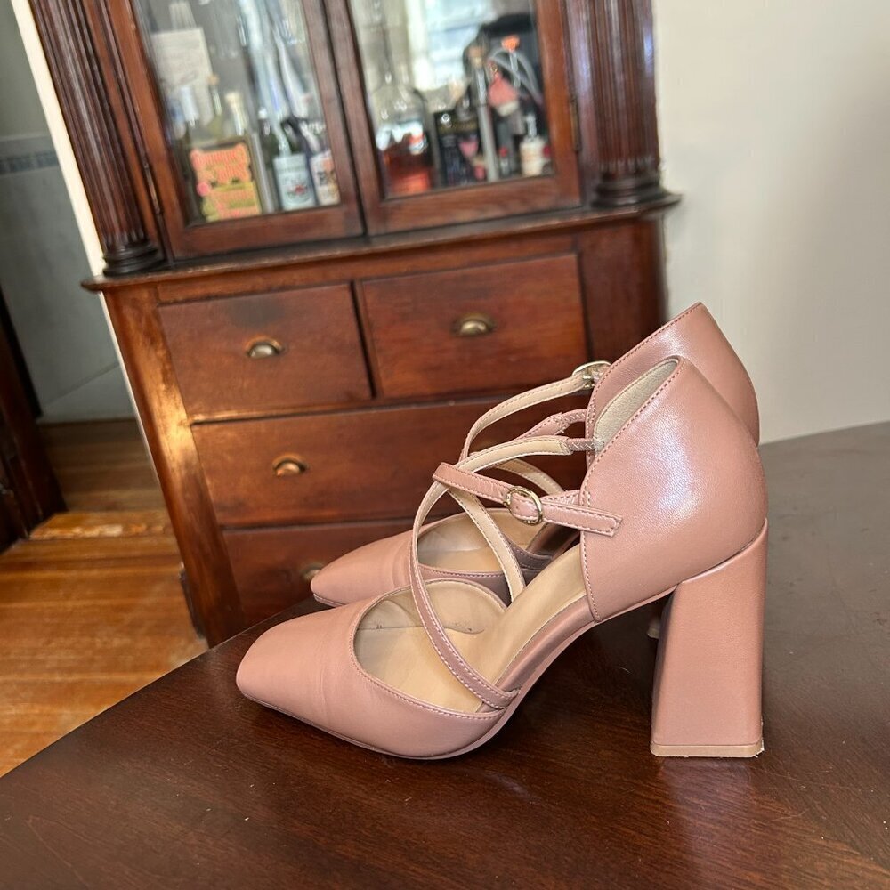 Naturalizer Women's Leesha Strappy Closed Toe Block Heel Pump - Picture 9 of 15